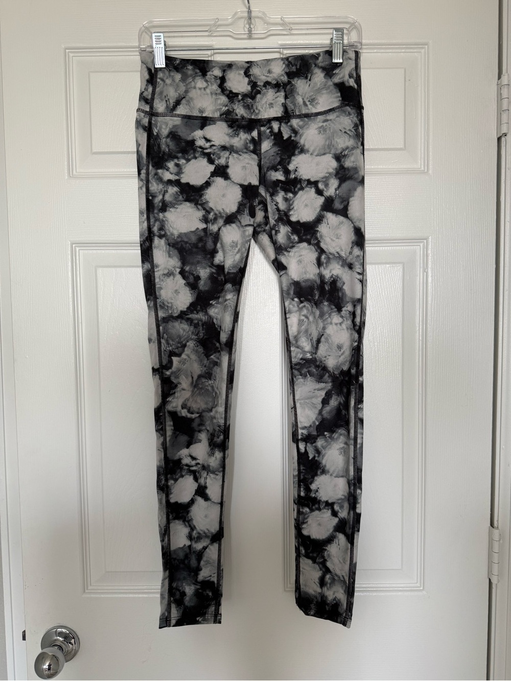 Athleta black and white floral leggings size S 🖤🤍